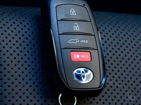 Used 2021 Toyota Venza image 28