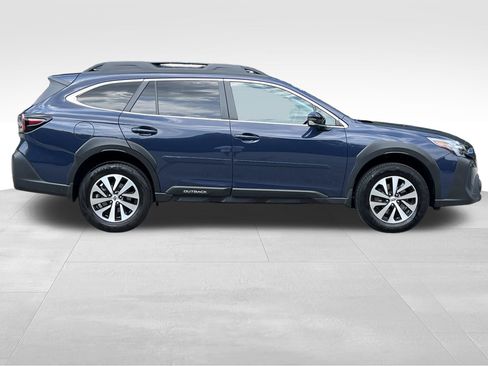 Used 2025 Subaru Outback Premium AWD/4WD image 5