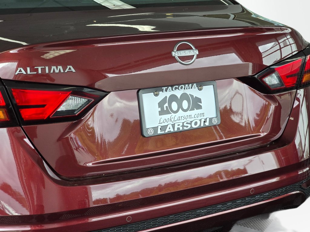 Used 2025 Nissan Altima 2.5 SV FWD image 13