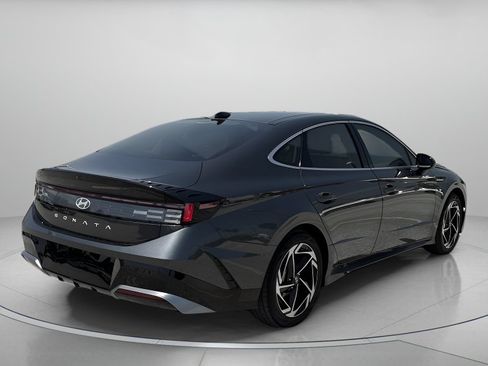 Used 2024 Hyundai Sonata SEL w/ Convenience Package FWD image 3