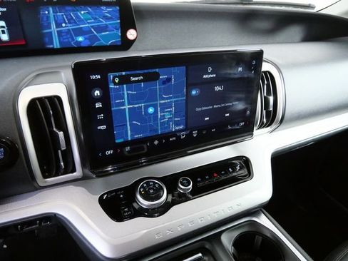 Certified 2025 Ford Expedition Active image 19