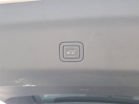 Used 2024 Chevrolet Suburban High Country w/ Premium Package image 8