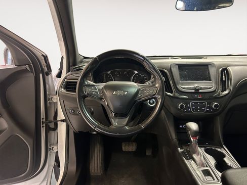 Used 2022 Chevrolet Equinox RS w/ LPO, Floor Liner Package image 11