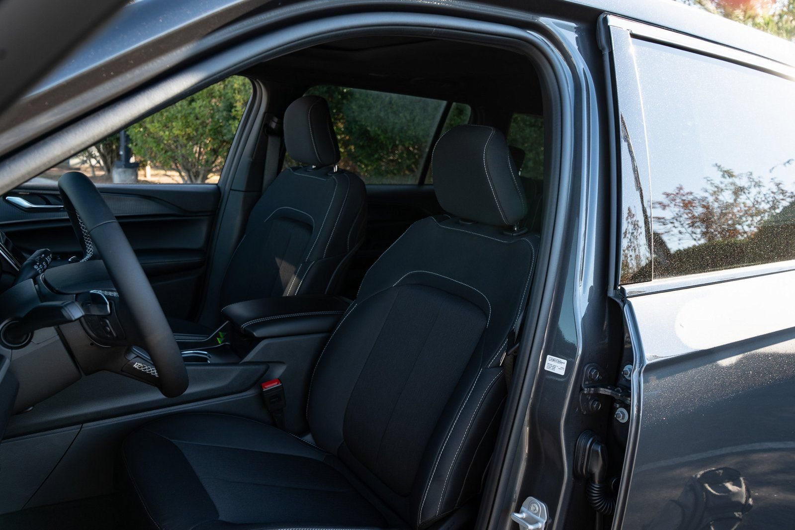 Used 2025 Jeep Grand Cherokee L Laredo RWD image 15