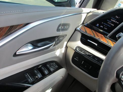 Used 2023 Cadillac Escalade Sport Platinum image 31