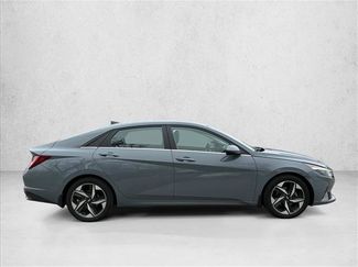 Used 2022 Hyundai Elantra SEL w/ Convenience + Premium Package video 4