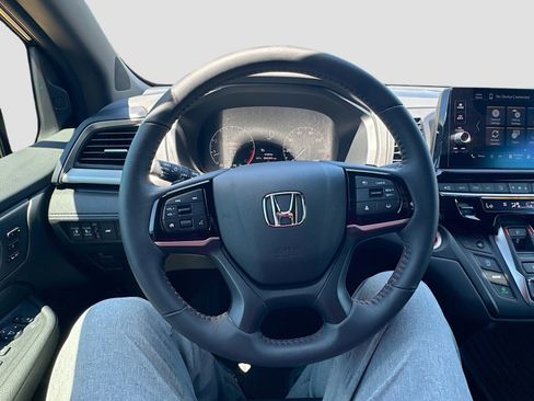 Used 2026 Honda Odyssey Sport-L image 11