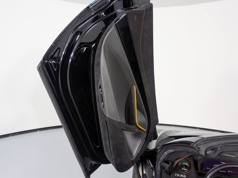 Used 2022 McLaren 720S Performance image 11