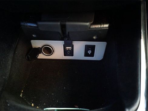 Used 2018 Toyota Avalon Limited image 13