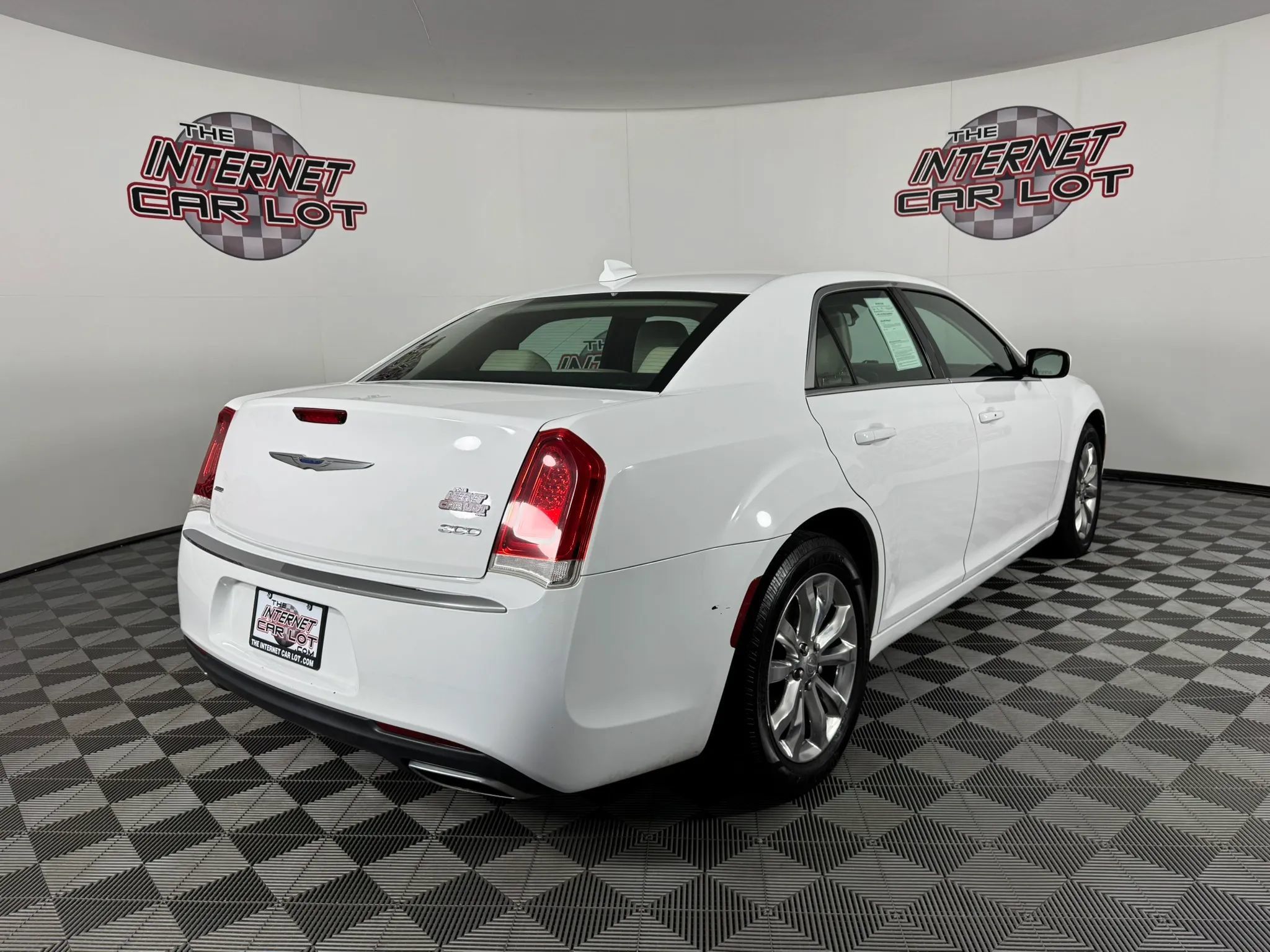 Used 2017 Chrysler 300 Limited w/ Driver Convenience Group AWD/4WD image 7