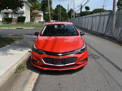 Used 2018 Chevrolet Cruze Premier FWD image 3