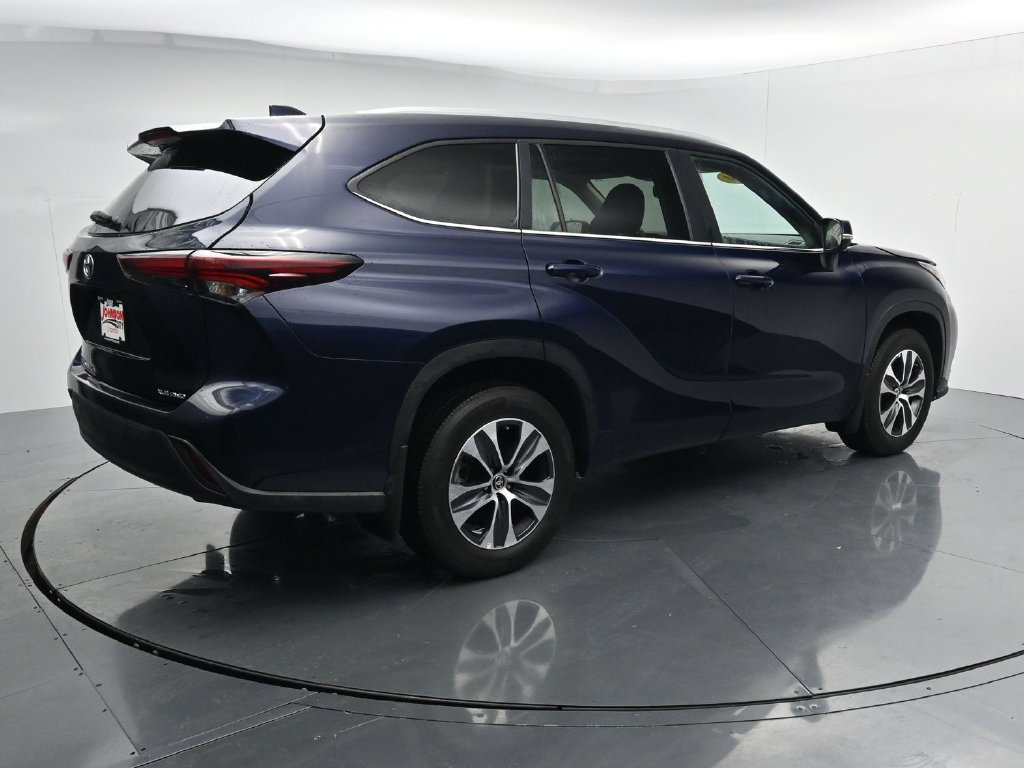 Used 2024 Toyota Highlander XLE AWD/4WD image 8