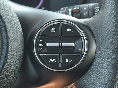 Used 2025 Kia Soul LX w/ LX Technology Package FWD image 21