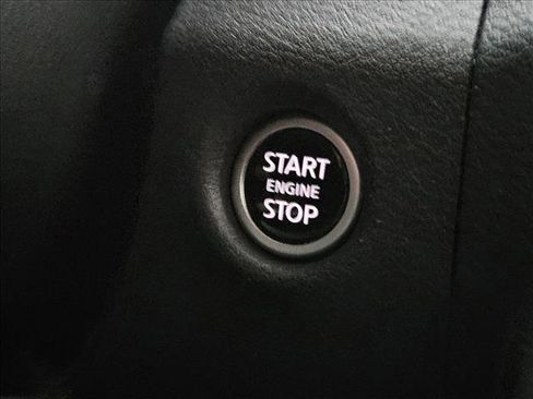 Used 2022 Nissan Frontier SV w/ Technology Package RWD image 12