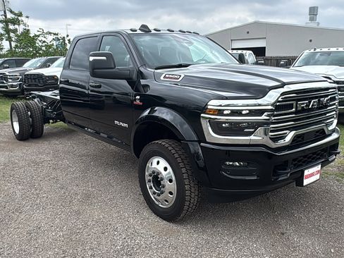 New 2026 RAM 5500 4x4 Crew Cab w/ Laramie Trim Package image 3