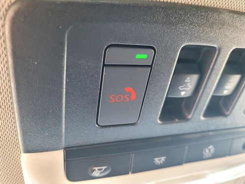 Used 2025 Nissan Rogue SV w/ SV Premium Package FWD image 28