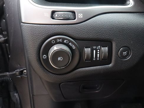 Used 2022 Jeep Cherokee Latitude Lux w/ Sun & Sound Group FWD image 16