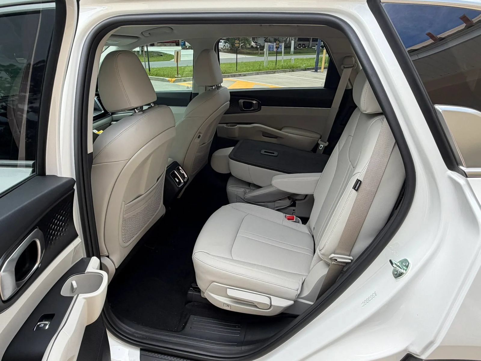 Used 2025 Kia Sorento EX FWD image 16