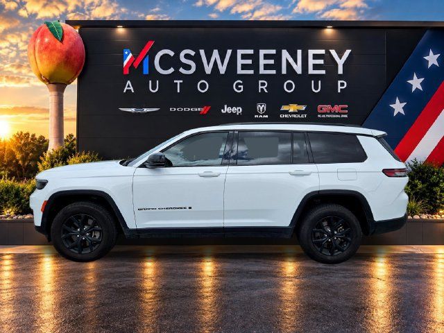 Used 2024 Jeep Grand Cherokee L Laredo AWD/4WD image 2