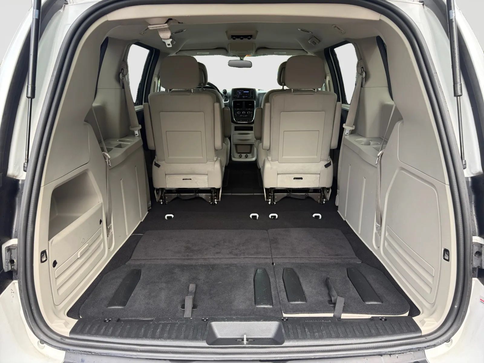 Used 2018 Dodge Grand Caravan SE w/ UConnect Hands-Free Group FWD image 17