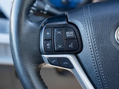 Used 2020 Toyota Sienna XLE FWD image 17