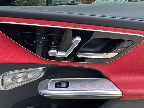 Used 2024 Mercedes-Benz GLC 43 AMG 4MATIC image 29