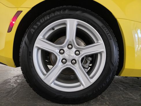 Used 2017 Chevrolet Camaro LT w/ Technology Package image 23