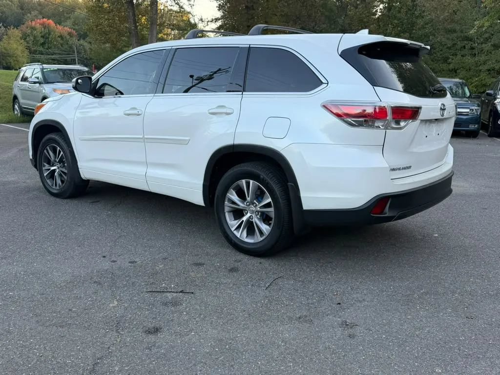 Used 2015 Toyota Highlander Plus AWD/4WD image 4