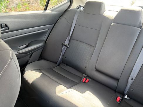 Used 2025 Nissan Altima 2.5 SV FWD image 40