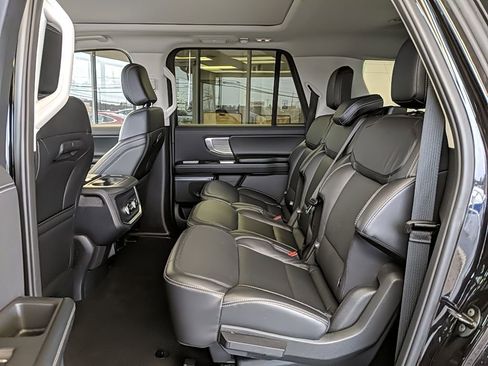 Used 2025 Ford Expedition Max Platinum AWD/4WD image 16