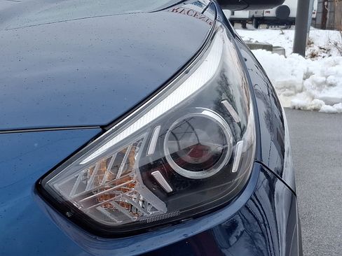 Used 2022 Kia Niro LX image 8