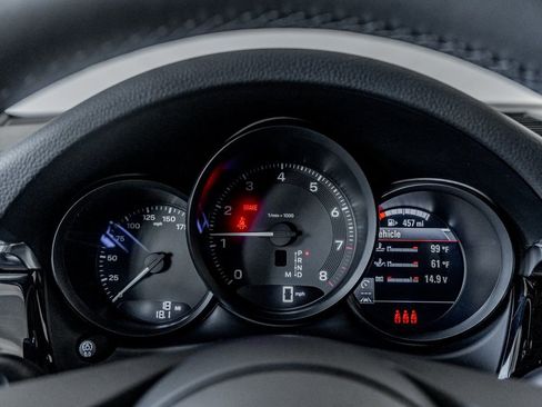 Certified 2025 Porsche Macan image 21