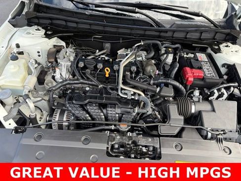 Used 2022 Nissan Altima 2.5 SV FWD image 11