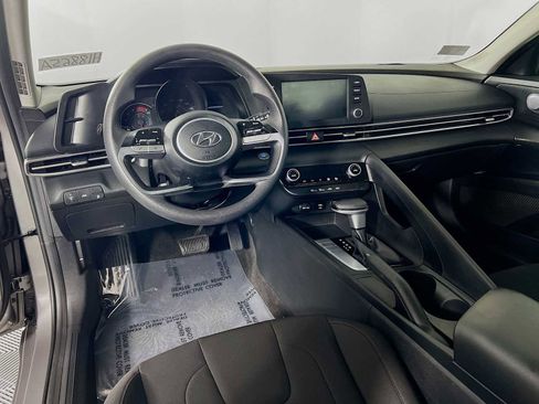 Used 2021 Hyundai Elantra SEL FWD image 9