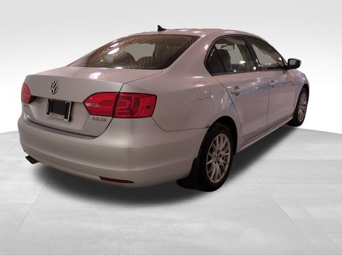 Used 2012 Volkswagen Jetta SE image 4