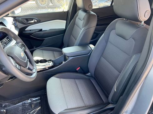 Used 2025 Chevrolet Trax LT image 30