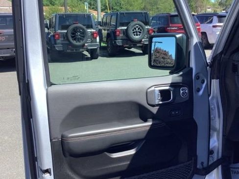 Certified 2024 Jeep Wrangler Unlimited Sahara w/ Technology Group AWD/4WD image 16