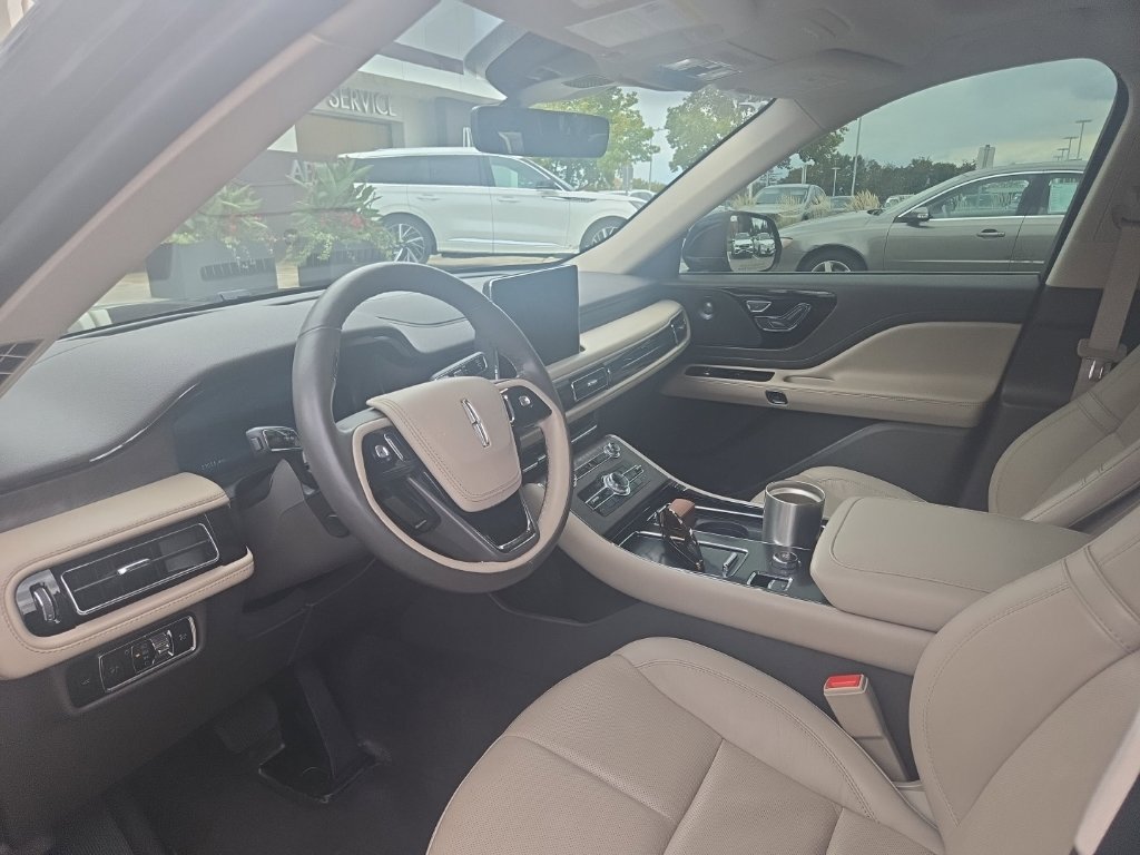 Used 2023 Lincoln Aviator Reserve w/ Equipment Group 201A AWD/4WD image 8
