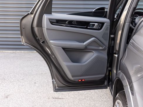 Certified 2023 Porsche Cayenne Coupe AWD/4WD image 26