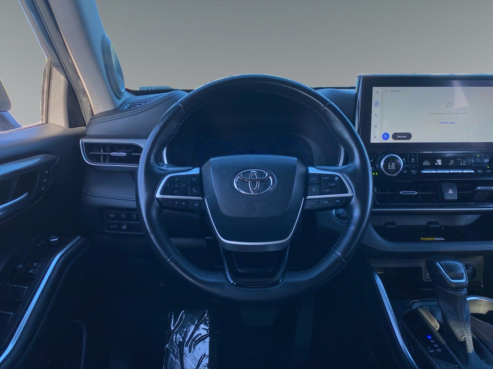 Used 2023 Toyota Highlander Platinum FWD image 12
