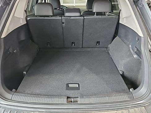 Used 2022 Volkswagen Tiguan SE image 18