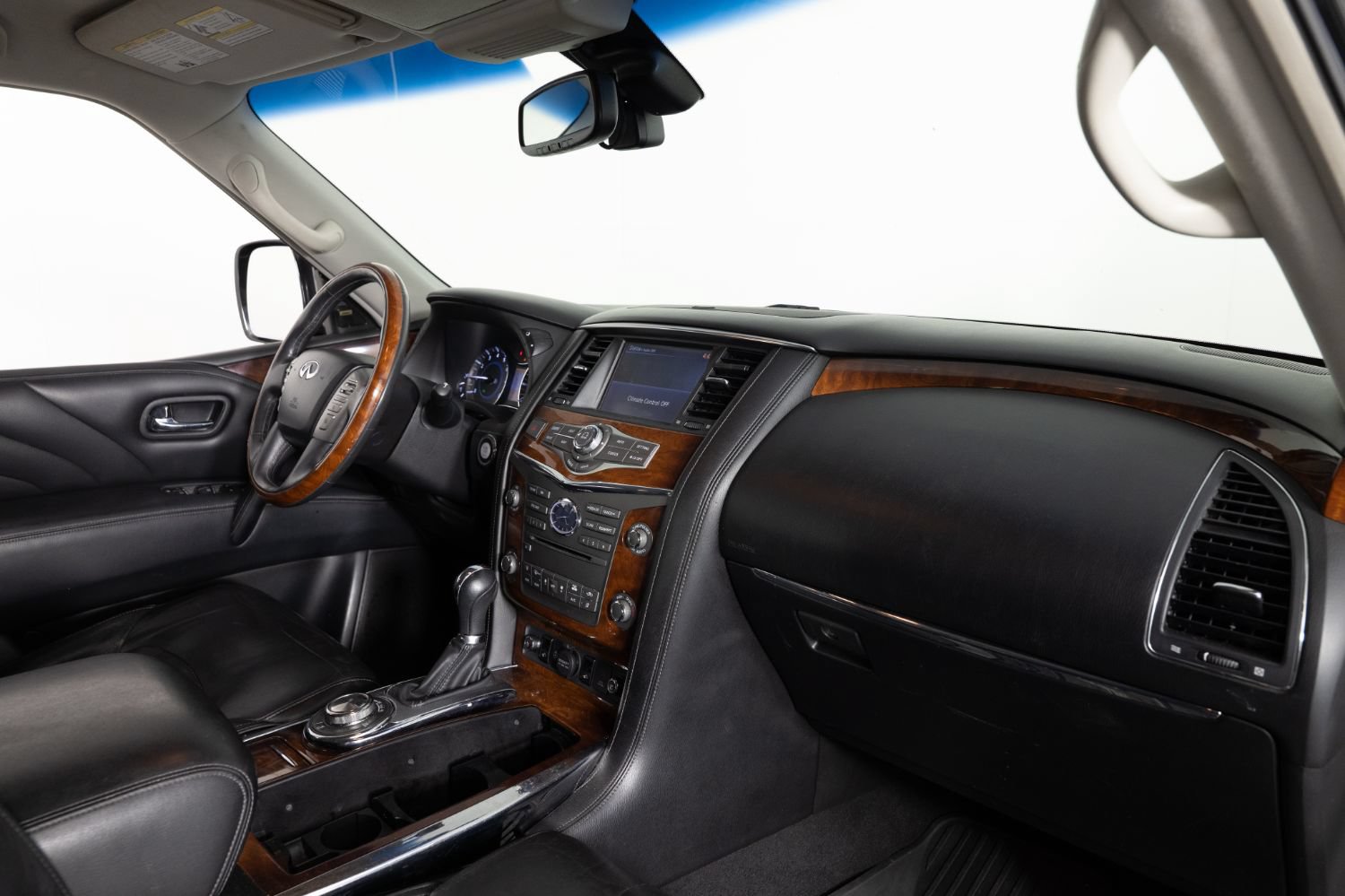 Used 2016 INFINITI QX80 4WD w/ Deluxe Technology Package image 30
