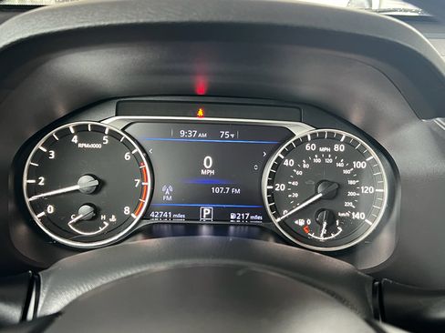 Used 2025 Nissan Altima 2.5 SV FWD image 25
