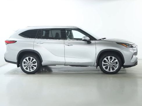 Used 2023 Toyota Highlander Limited image 11