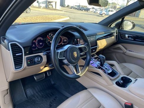 Used 2021 Porsche Cayenne S image 12