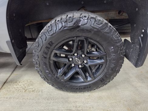 Used 2020 Chevrolet Silverado 1500 LT Trail Boss image 7