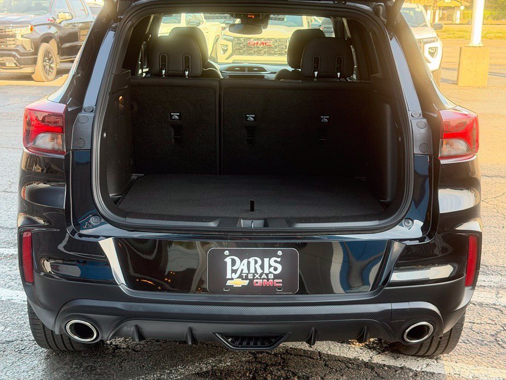Used 2023 Chevrolet TrailBlazer RS w/ Sun and Liftgate Package FWD image 8