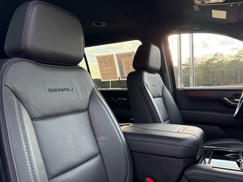 Used 2025 GMC Yukon XL Denali image 11