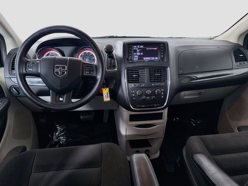 Used 2018 Dodge Grand Caravan SE w/ UConnect Hands-Free Group FWD image 17