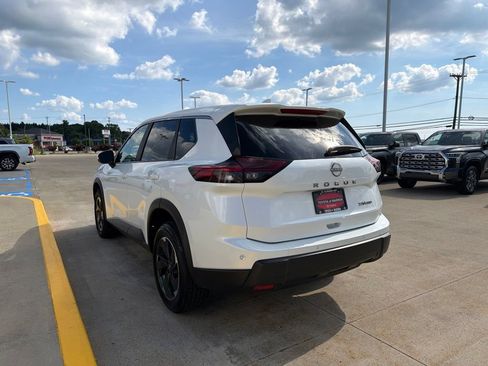 Used 2024 Nissan Rogue SV AWD/4WD image 6